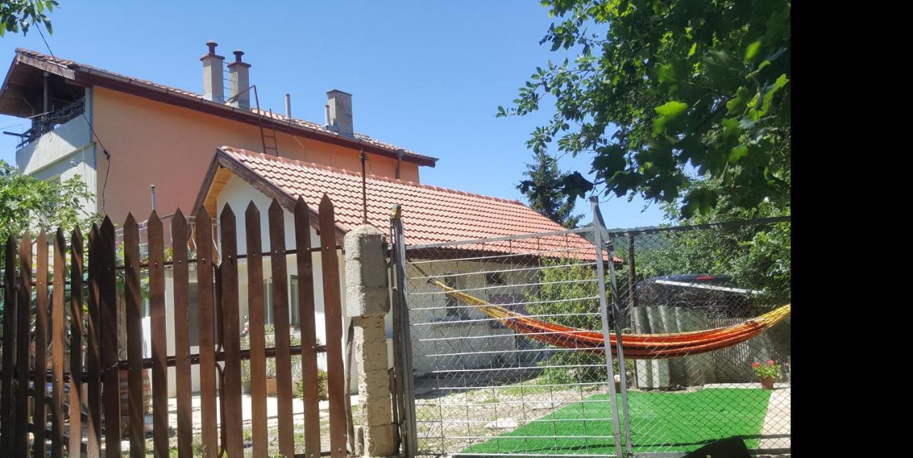 Луна Warna Exterior foto